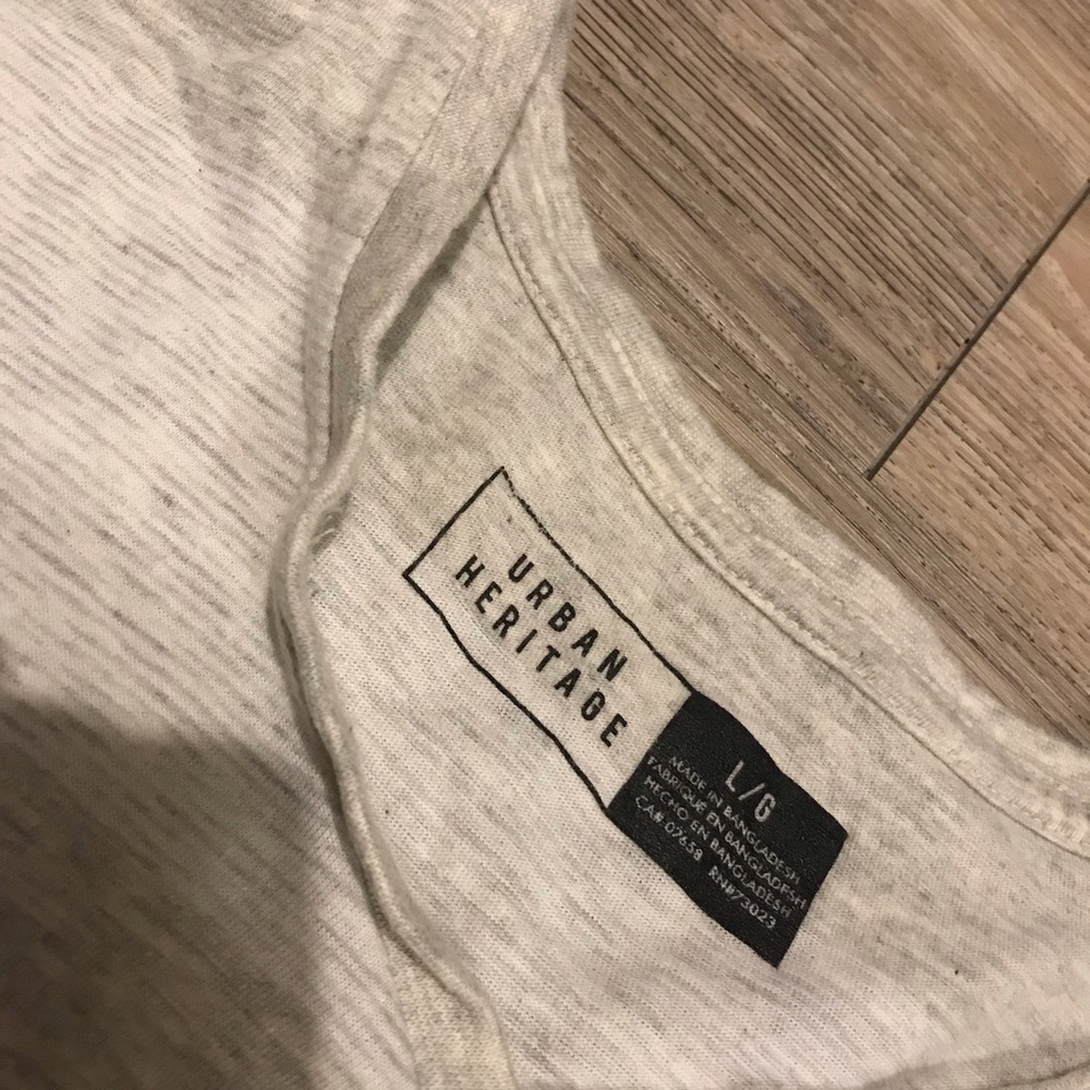 🎉3 for $20🎉 URBAN Heritage Shirt - Picture 2 of 3